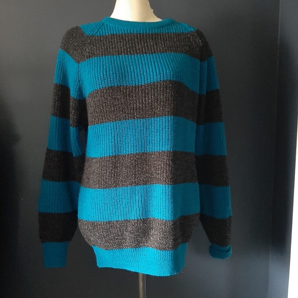 facts Sweaters - Vintage sweater size small